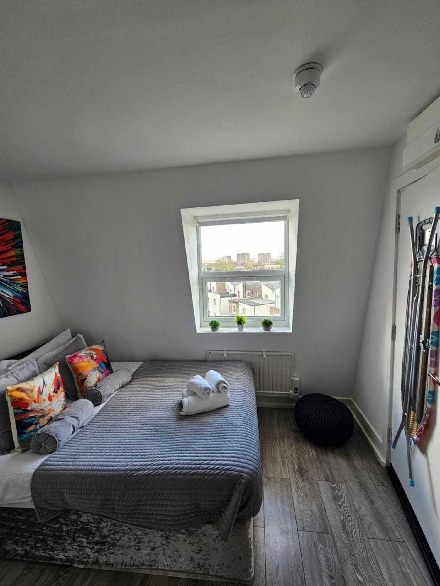 Cozy And Small Zone 2 Near Maida Vale 6 Apartment